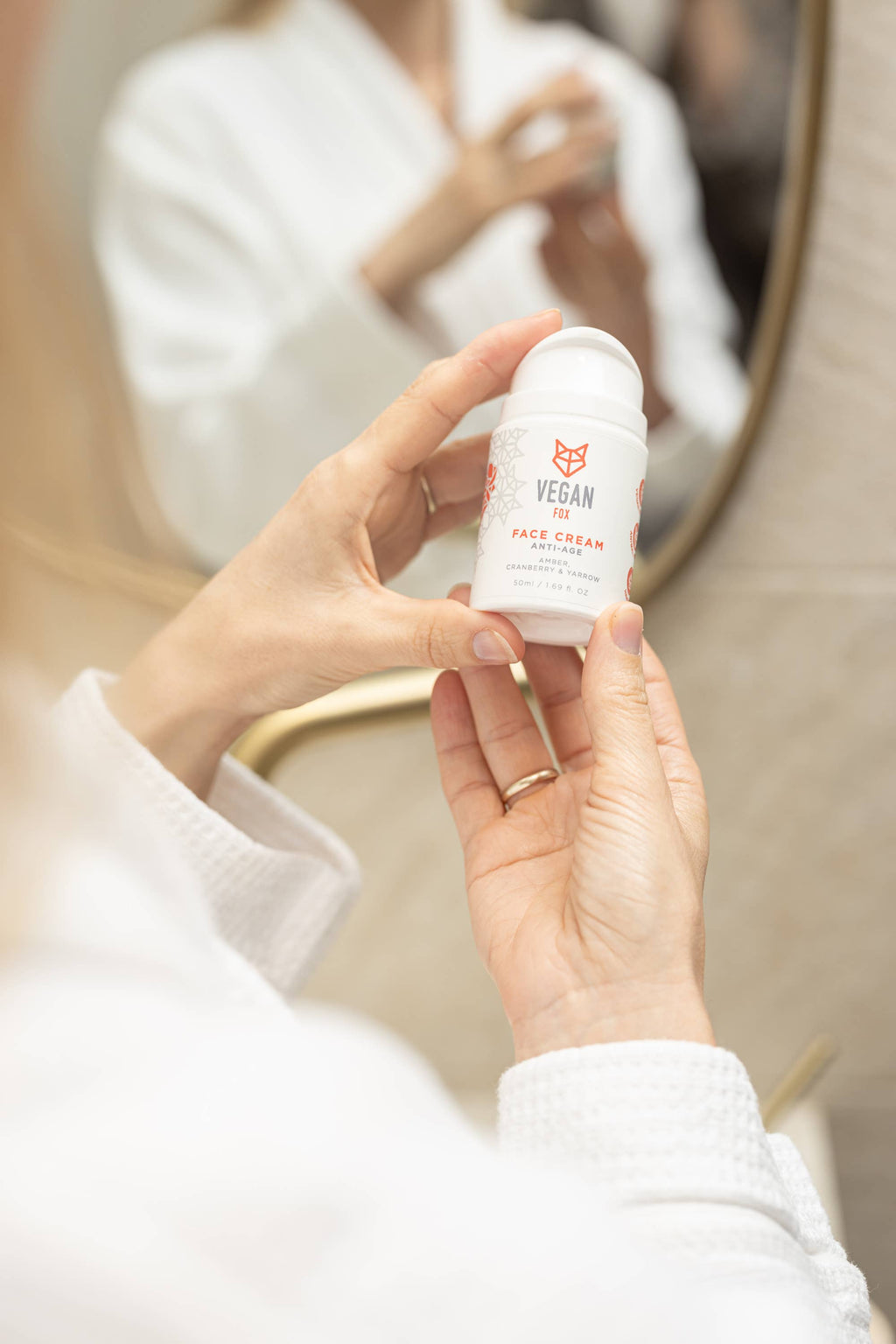 Vegan Fox Anti-Aging Crème in gebruik